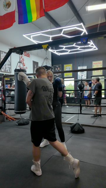 WEST END BOXING CLASSES 6 DAYS/WEEK @ WEST SIDE BOXING CLUB. BOOK YOUR FREE TRIAL CLASS NOW @ KINGSTONBOXING.CA

Shot by @flinkmoments